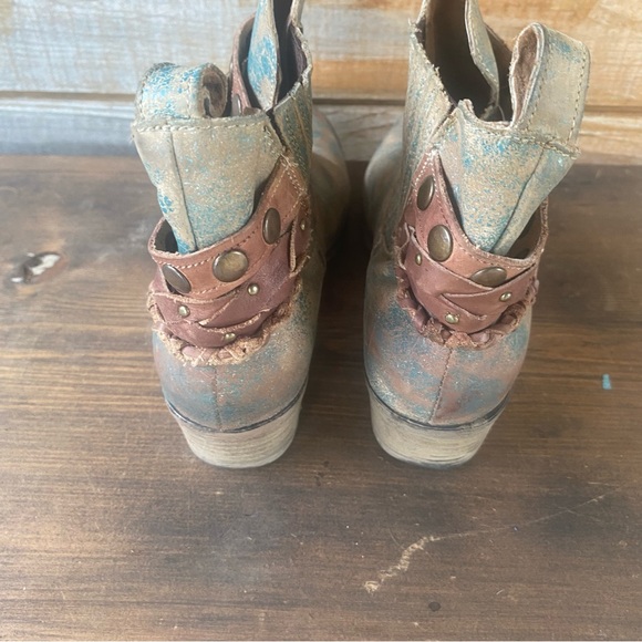 CIRCLE G WOMEN'S HARNESS AND STUDDED BOOTIES - ROUND TOE - Picture 3 of 6